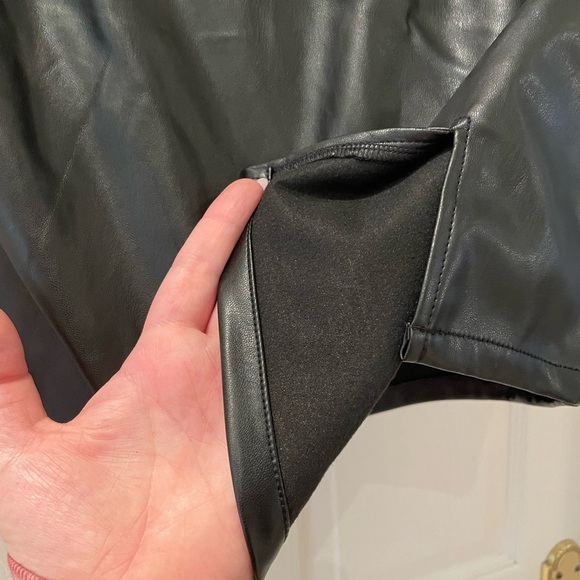 Faux leather mini skirt with small slit - Picture 3 of 7